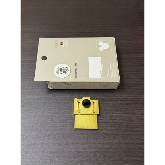 Disney Cats & Dogs Camera Sliding Blind Box Enamel Pin - Bolt - Picture 2 of 3